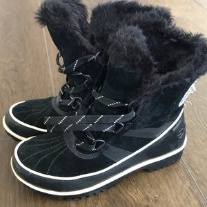 Sorel snow boots size 7 black and white